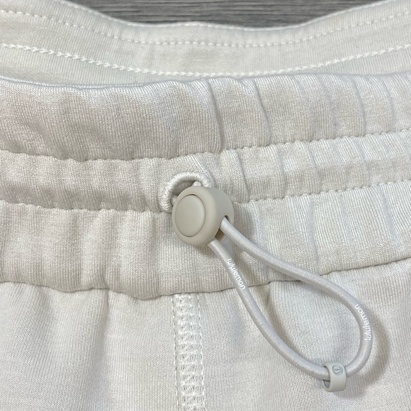 Lululemon Softstreme Shorts White/Bone Size 18  Women’s - Picture 2 of 8